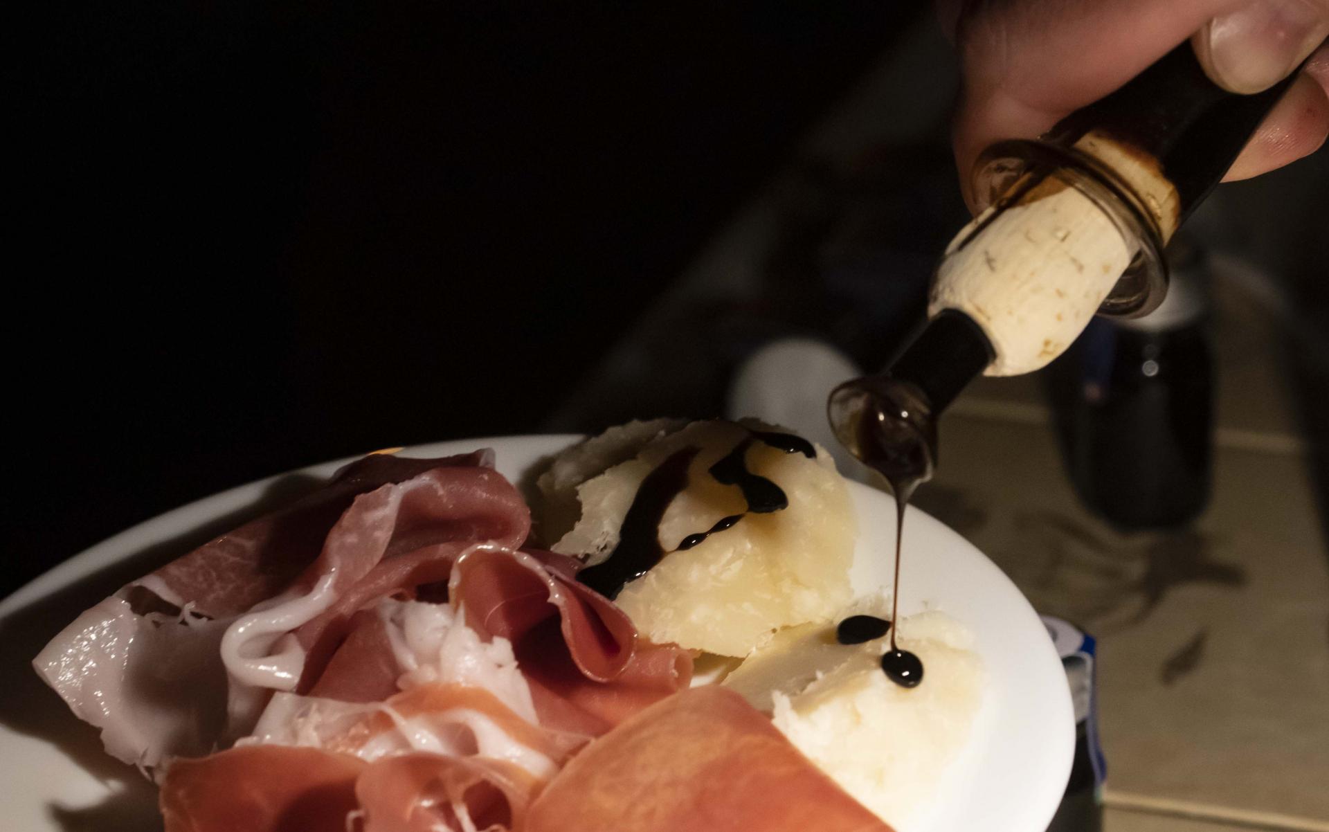 Aceto balsamico tradizionale di Reggio Emilia photo by Riccardo Gallini